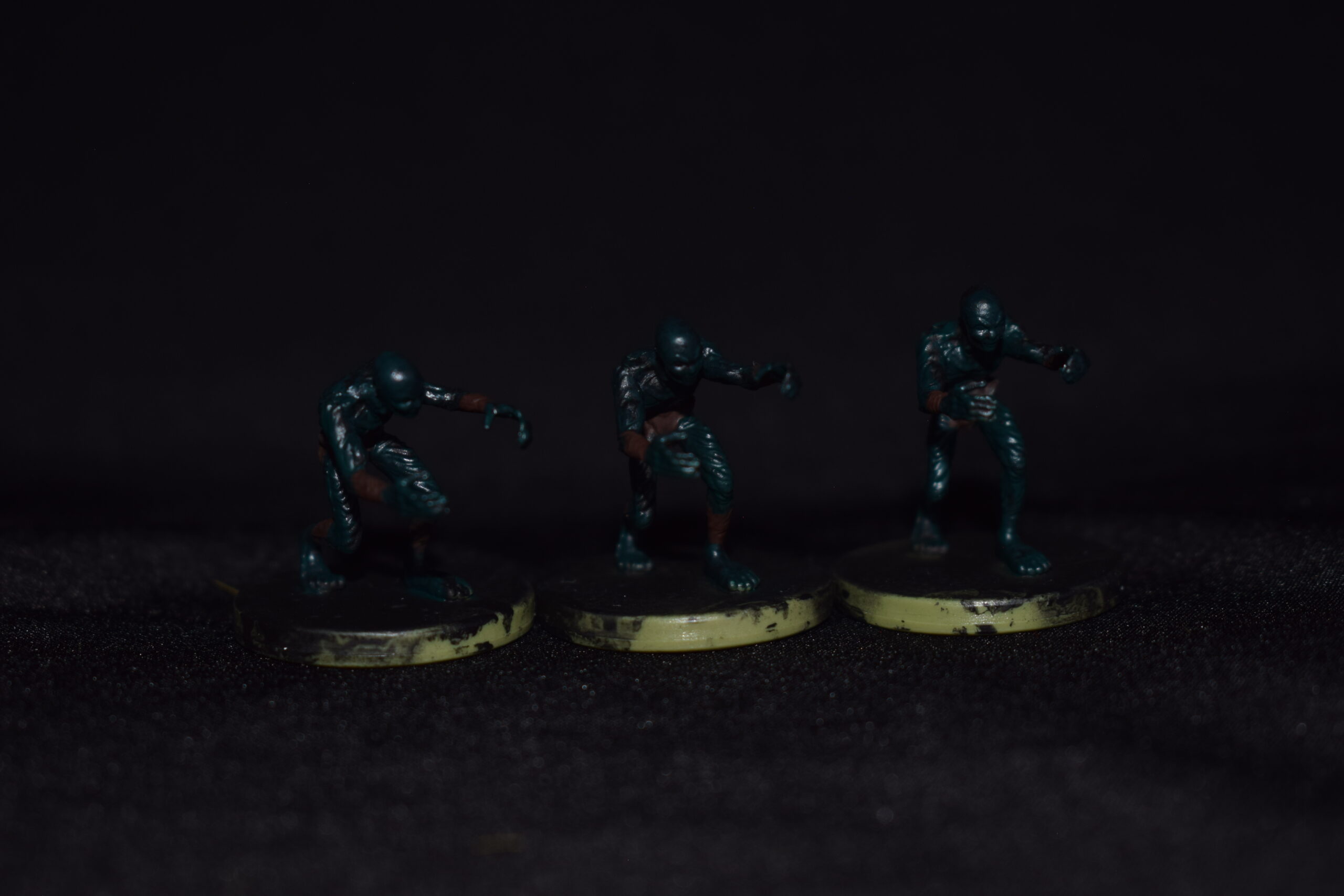 Necrotic Zombies - 3 Miniature Set